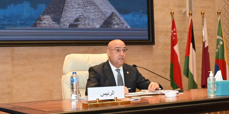وزير الإسكان يتسلم رئاسة الدورة الـ39 لمجلس وزراء الإسكان والتعمير العرب من السفير الأردنى بمصر نيابة عن وزير الإسكان الأردني