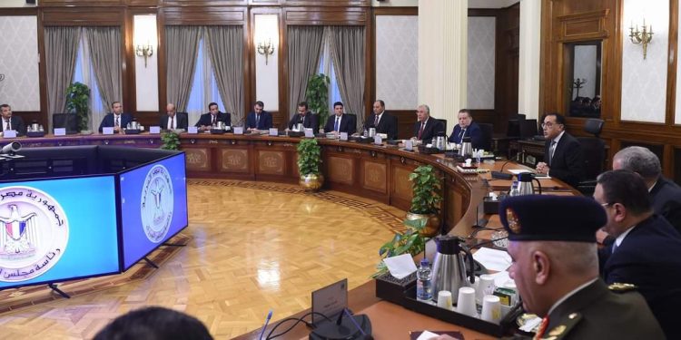 رئيس الوزراء: الدولة لن تسمح بعدم استقرار قطاع صناعة الدواجن