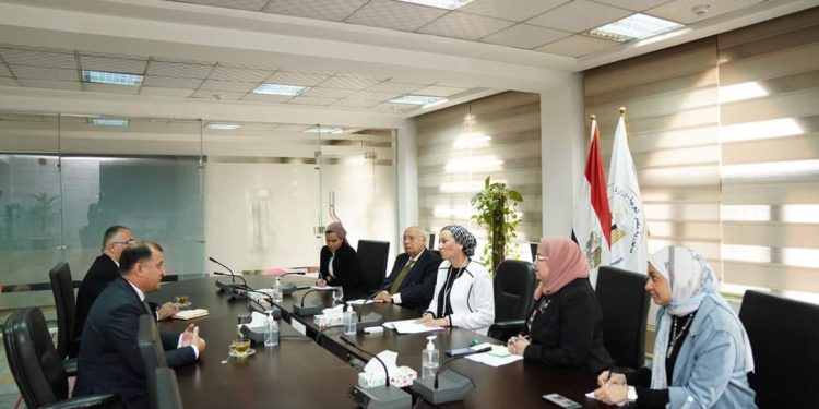 وزيرة البيئة تبحث مع سفير طاجيكستان بالقاهرة سبل دعم العمل البيئى المشترك بين البلدين