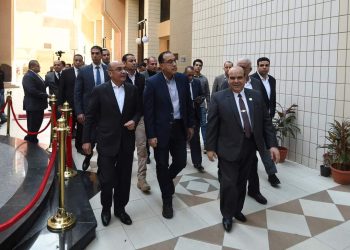 رئيس الوزراء يتفقد أعمال تطوير مجمع محاكم السويس
