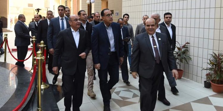 رئيس الوزراء يتفقد أعمال تطوير مجمع محاكم السويس