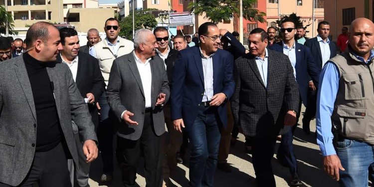 رئيس الوزراء يواصل متابعة مشروعات التطوير العمراني القائم بمحافظة السويس
