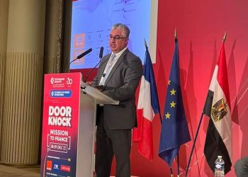 أمام الشركات الفرنسية.. رئيس اقتصادية قناة السويس يستعرض خطة توطين القطاعات الصناعية