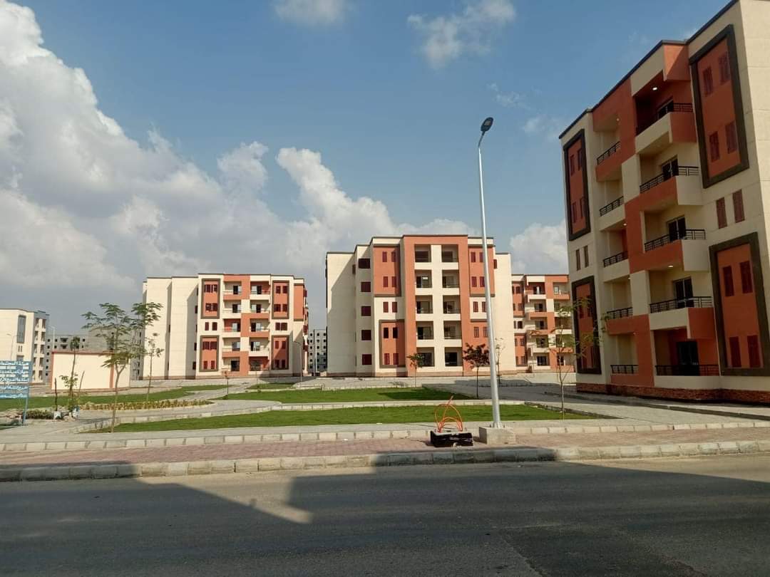 وزير الإسكان يتابع سير العمل بعددٍ من المشروعات الجارية بمدينة العاشر من رمضان