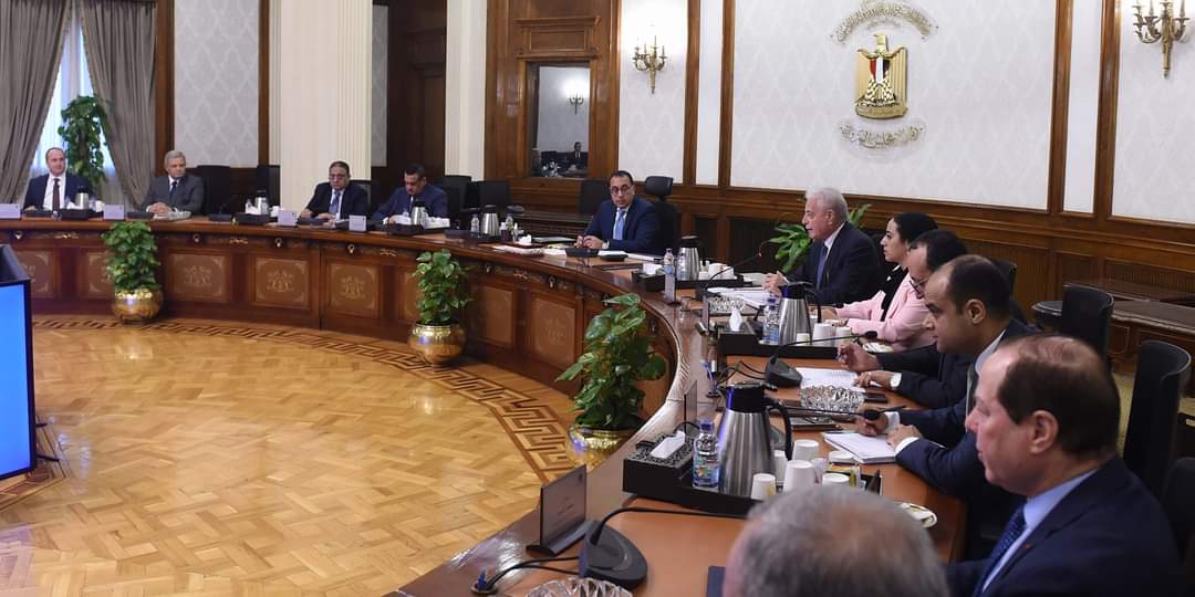 رئيس الوزراء يعقد اجتماعاً لمتابعة عدد من المشروعات بمحافظة جنوب سيناء