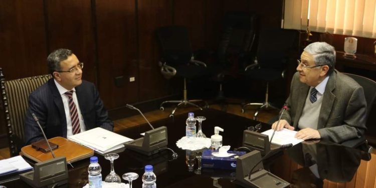 وزير الكهرباء يبحث سبل دعم التعاون مع سفير الهند بالقاهرة