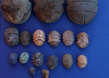 الكشف عن مجموعة من المقابر بتل آثار الدير بمدينة دمياط الجديدة