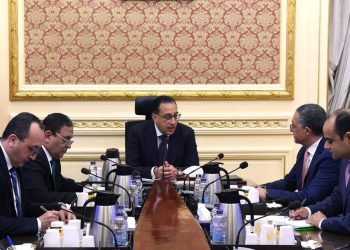 رئيس الوزراء يلتقي الرئيس التنفيذي للهيئة العامة للاستثمار والمناطق الحرة