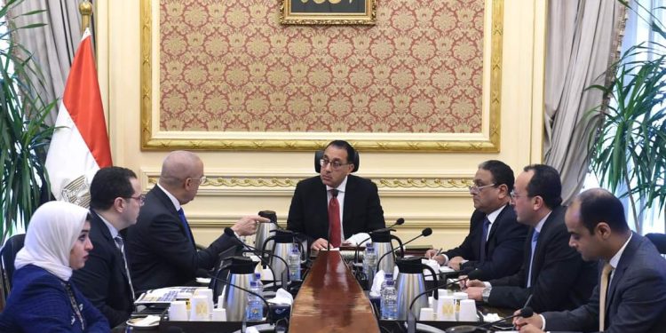 رئيس الوزراء يبحث مع وزير الإسكان سبل تحفيز الاستثمار الخارجي وطروحات الأراضى