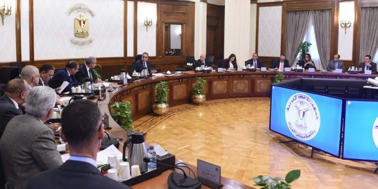 رئيس الوزراء: بدء الترتيبات الخاصة بالإفراج عن كل السلع الموجودة في الموانئ تباعاً