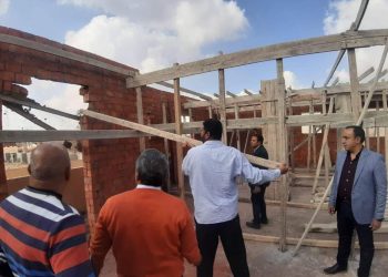 جهاز مدينة الشروق: إزالة مخالفات بناء في مهدها بدور السطح بمناطق متفرقة