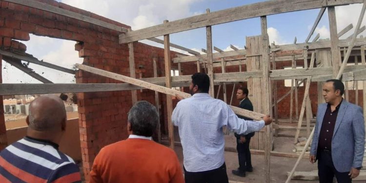 جهاز مدينة الشروق: إزالة مخالفات بناء في مهدها بدور السطح بمناطق متفرقة