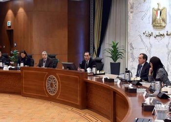 رئيس الوزراء يترأس الاجتماع الأول للجنة المعنية بالإعداد لمؤتمر ترويج الاستثمار