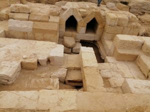 الكشف عن مبنى جنائزي ضخم ونماذج من بورتريهات الفيوم بموقع جرزا الأثري بالفيوم