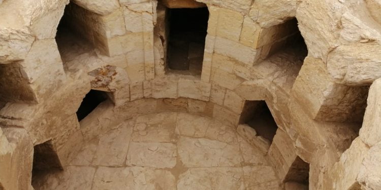 الكشف عن مبنى جنائزي ضخم ونماذج من بورتريهات الفيوم بموقع جرزا الأثري بالفيوم