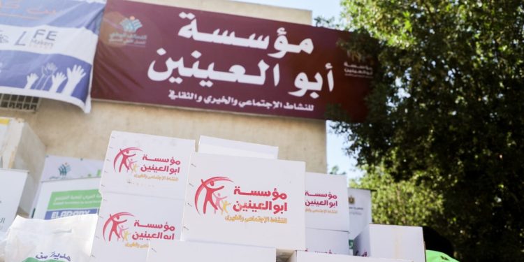 مؤسسة أبو العينين الخيرية تطوف قنا بقوافل ستر وعافية