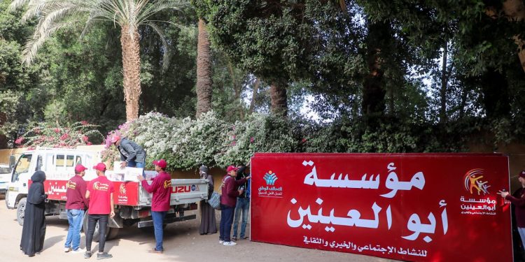 لليوم الثانى قوافل الخير تدق أبواب قرى قنا بالشراكة بين مؤسسة ابو العينين والتحالف الوطنى