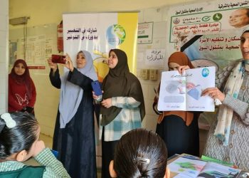 مياه الشرقية و"مديرية الصحة" يقدمان ندوات لتوعية وتثقيف السيدات بقري مركز مشتول السوق