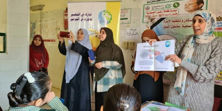 مياه الشرقية و"مديرية الصحة" يقدمان ندوات لتوعية وتثقيف السيدات بقري مركز مشتول السوق