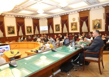 محافظة القاهرة تعقد ندوة حول المنظومة الجديدة لإصدار تراخيص المحال