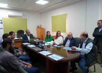 وفد الوكالة الأمريكية يتفقد مشروعات الصرف الصحي وورش الخدمات بسوهاج