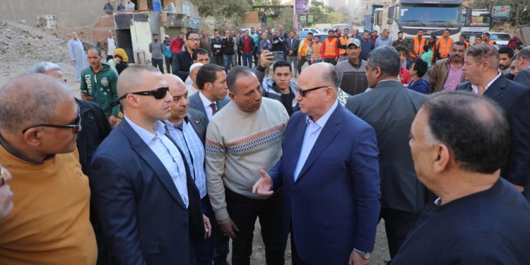 محافظ القاهرة يتفقد أعمال إزالة تراكمات مخلفات بناء بالبساتين