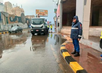 رئيس صرف الإسكندرية: استمرار تمركز سيارات ومعدات الشركة على مدار الـ24 ساعة بالمحافظة