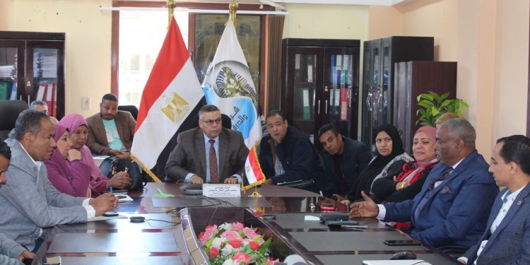 اجتماع تنسيقى القيادات التنفيذية بمحافظة الأقصر لبدء مشروع صرف صحي قرى البنك الإفريقي