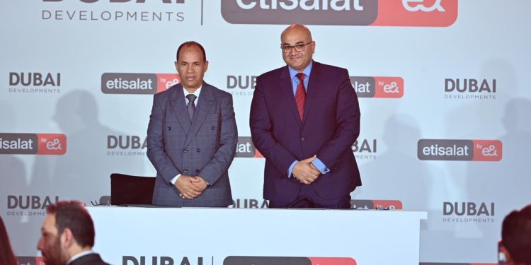 اتصالات من &e توفر أحدث خدماتها التكنولوجية الذكية لمشروعات دبي للتطوير العقاري بالعاصمة الإدارية