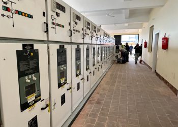 ‫ وزير الإسكان: إطلاق التيار الكهربائي لتغذية منطقة المطورين الجنوبية بمساحة 6 ملايين م2 بالعاشر من رمضان