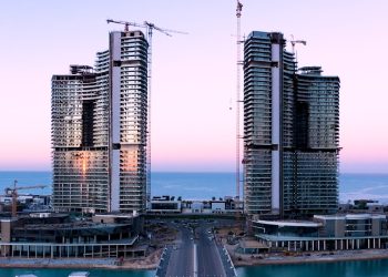 وزير الإسكان يتابع الموقف التنفيذى للمشروعات المختلفة الجارى تنفيذها بمدينة العلمين الجديدة.. ونسب التنفيذ تصل لـ90%