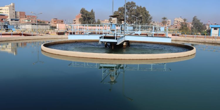 وزير الإسكان يتابع الموقف التنفيذي لمشروعات مياه الشرب والصرف الصحي بالدقهلية