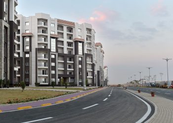 وزير الإسكان: اليوم..بدء تسليم وحدات الحي السكني R3 بالعاصمة الإدارية الجديدة