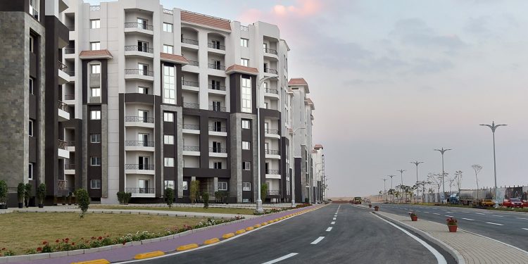 وزير الإسكان: اليوم..بدء تسليم وحدات الحي السكني R3 بالعاصمة الإدارية الجديدة