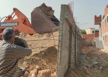 الإسكان: حملات لإزالة المخالفات والظواهر العشوائية بمدن الشيخ زايد والعبور والسادات بالتعاون مع الشرطة.. ووقف البناء على 800 م