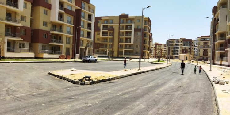 وزير الإسكان يتابع ما يتم تنفيذه من مشروعات بالقطاعات المختلفة بمدينة 6 أكتوبر
