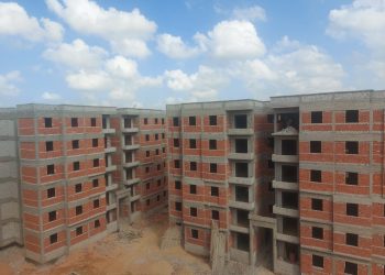 وزير الإسكان: تنفيذ 1632 وحدة سكنية بــ”سكن كل المصريين ” وناد ومدارس بالعاشر من رمضان