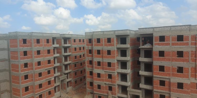 وزير الإسكان: تنفيذ 1632 وحدة سكنية بــ”سكن كل المصريين ” وناد ومدارس بالعاشر من رمضان