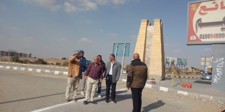 مسئولو جهاز بدر يتفقدون أعمال تطوير الطرق.. وتنفيذ إزالات لمحال مخالفة ومخالفات بناء ببعض المناطق