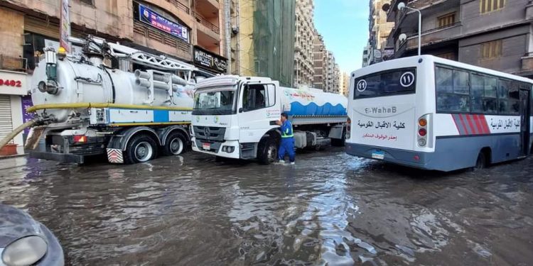 صرف الاسكندرية: 150 سيارة لرفع تراكمات مياه الأمطار من الشوارع