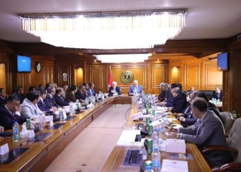 وزير التعليم العالي يبحث مع رئيس هيئة الشراء الموحد سبل تأمين احتياجات المستشفيات الجامعية من الأدوية والمستلزمات الطبية خلال 2023