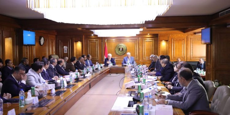 وزير التعليم العالي يبحث مع رئيس هيئة الشراء الموحد سبل تأمين احتياجات المستشفيات الجامعية من الأدوية والمستلزمات الطبية خلال 2023