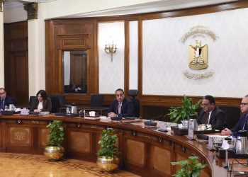 رئيس الوزراء يتابع خطة الحكومة لتعزيز الاستثمارات في سوق الأوراق المالية