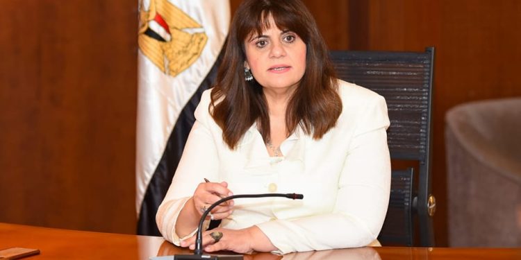 وزيرة الهجرة تتابع عن كثب موقف المصريين المصابين بحادث سفينة البحر الأسود.. وعودة ٥ أفراد
