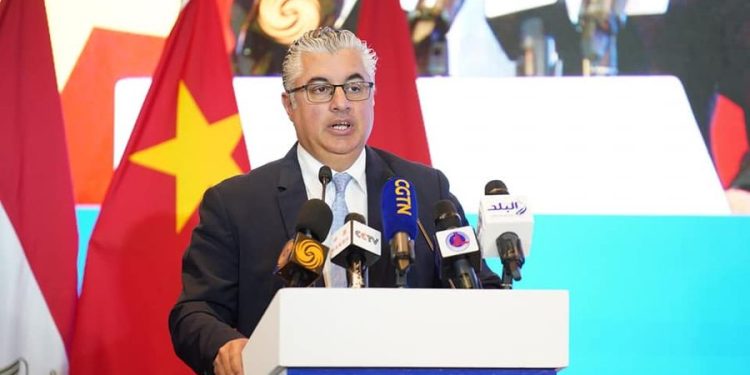 رئيس المنطقة الاقتصادية لقناة السويس يشارك في منتدى الاستثمار المصري الصيني