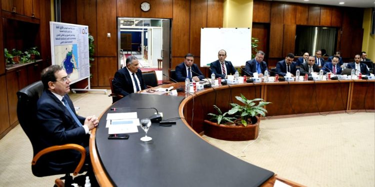 وزير البترول يبحث فرص الاستثمار بالمثلث الذهبي وخريطة قطاع التعدين 2040