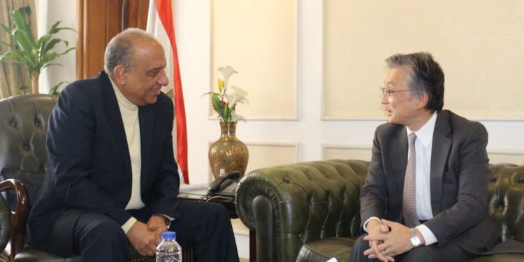 وزير قطاع الأعمال العام يبحث مع سفير اليابان تعزيز فرص الشراكة والتعاون الاقتصادي