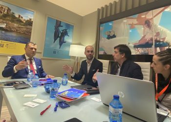 وزير السياحة والآثار يستهل لقاءاته خلال تواجده بمدريد بلقاء عدد من مسئولي الشركات السياحية في إسبانيا.. وزيادة 25% فى مستهدفات أعداد السائحين