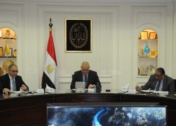 وزير الإسكان يلتقى مسئولى مجلس العقار المصري لمناقشة التحديات التي تواجه قطاع التطوير العقاري ووضع الحلول المقترحة للتغلب عليها