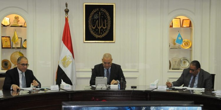 وزير الإسكان يلتقى مسئولى مجلس العقار المصري لمناقشة التحديات التي تواجه قطاع التطوير العقاري ووضع الحلول المقترحة للتغلب عليها